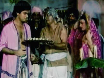 Sunil Lahiri shares a picture of him marrying 'Sita' Dipika Chikhlia in Vikram Betaal; cracks a hilarious joke