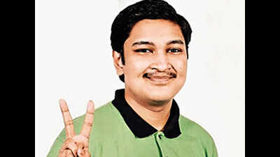 Naveen Patnaik dials NEET topper Soyeb Aftab, wishes him a bright future