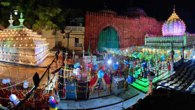 Delhi's Nizamuddin waiting for the crowds