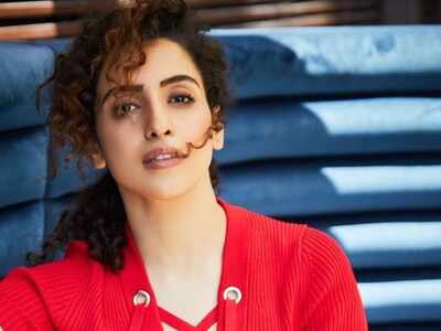 Sanya Malhotra grooves to the beats of Jind Mahi in THIS video