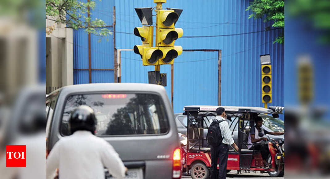 Engine off at traffic light Delhi govt to deploy 2,500 green marshals