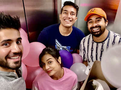 Varun calls gf Divya & Rannvijay family