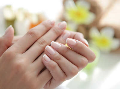 Half-moon on the nails: Here is what it means