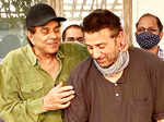 Inside pictures from Sunny Deol's birthday celebration with daddy Dharmendra