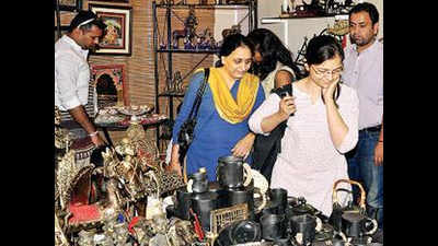 Handicraft sellers in Jaipur get online boost, offline still a concern