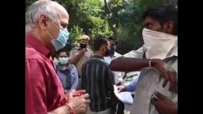 Manish Sisodia finds lapses at labour office during inspection