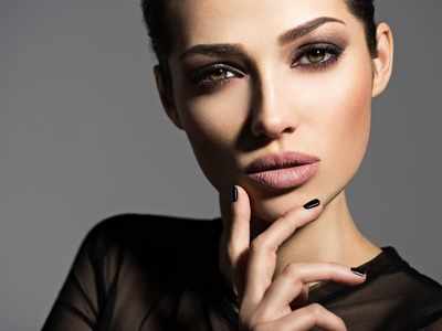 Nude make-up to gold smokey eyes: Festive beauty trends to try this season!