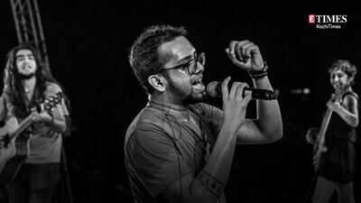 Sachin Warrier sings 'Khule Raston Pe'