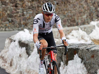 Kelderman takes lead as Stelvio climb blows Giro apart