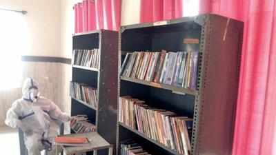 Chamarajanagar DC sets up library at Covid care centre