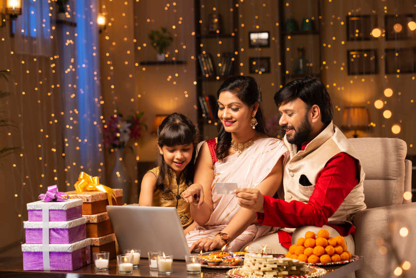 Here’s how you can shop smart during the festive sales with HDFC Bank Festive Treats