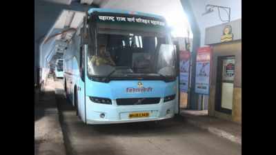 Four killed, three injured in car-bus collision in Kolhapur