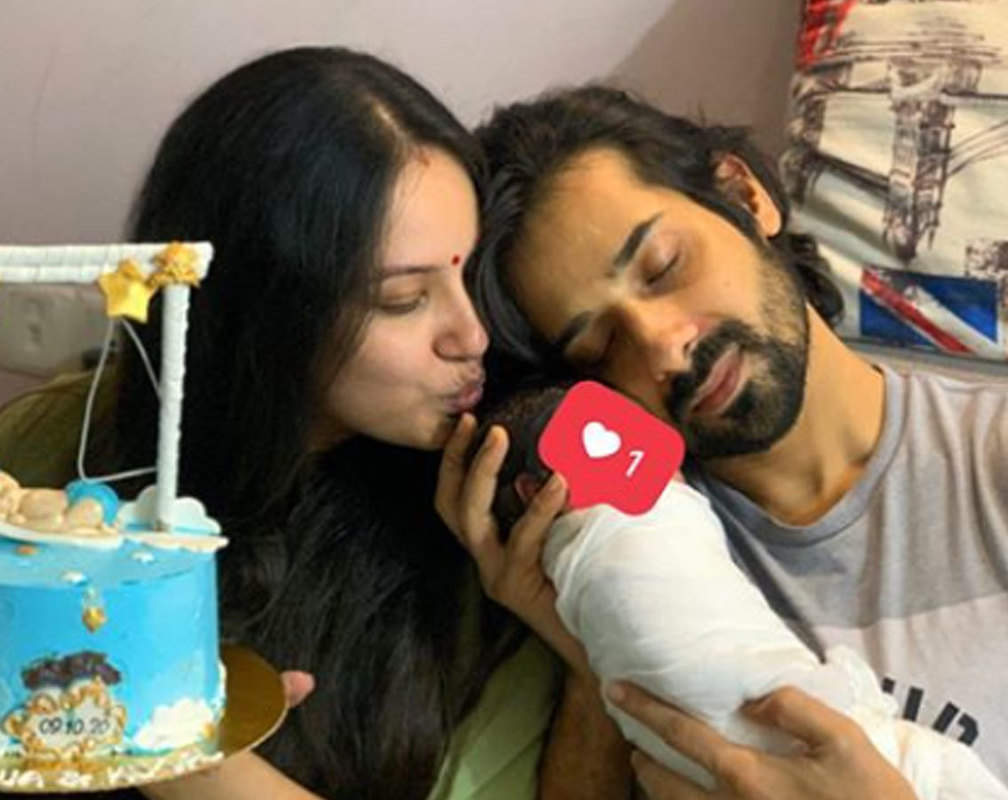 
Kunal Verma shares an adorable picture with wife Puja Banerjee and his son
