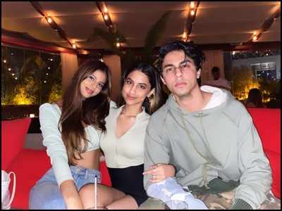 Shah Rukh Khan's daughter Suhana Khan shares a stunning picture with brother Aryan and it is all things love