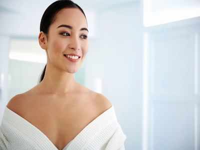 Décolletage: Location and Effects of Forgetful Skin Care