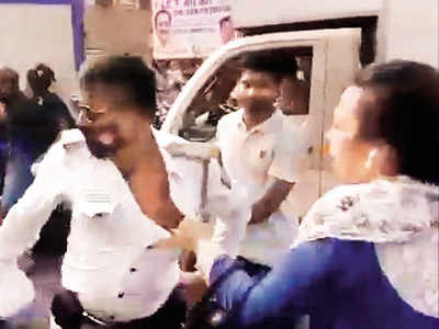 Woman beats up traffic cop in Mumbai, held with biker