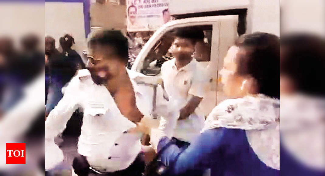 Woman Beats Up Traffic Cop In Mumbai Held With Biker Mumbai News Times Of India