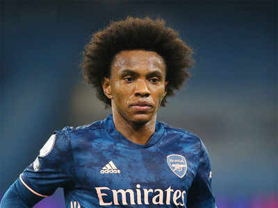 willian in arsenal kit