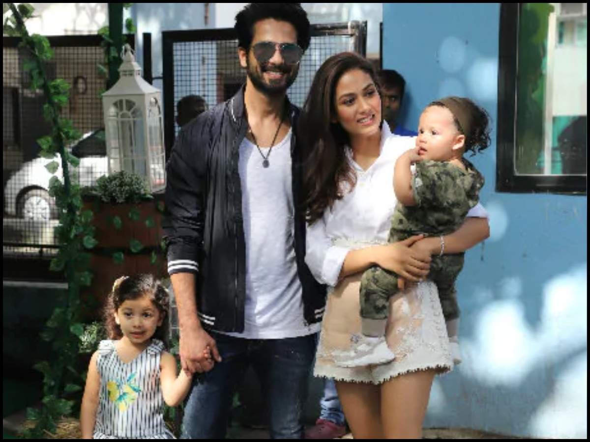 Shahid Kapoor S Wife Mira Rajput Gets A Beautiful Rose From Zain Wonders If It S Mother S Day As She Gets Attention From Papa Obsessed Monsters Hindi Movie News Times Of India