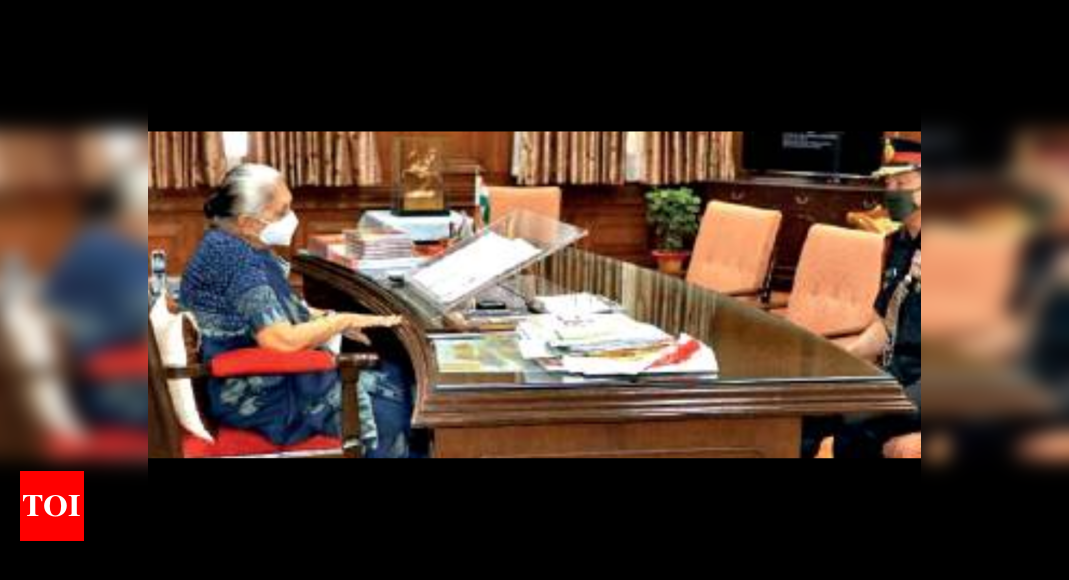 MP governor meets GOC at Raj Bhavan | Bhopal News - Times of India