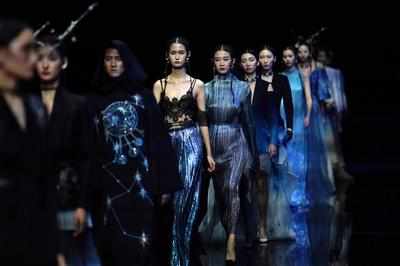 Packed bars and mask-less catwalks: China’s consumers make a comeback