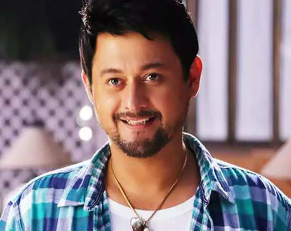 
Must watch! Swwapnil Joshi's adorable video with his kids
