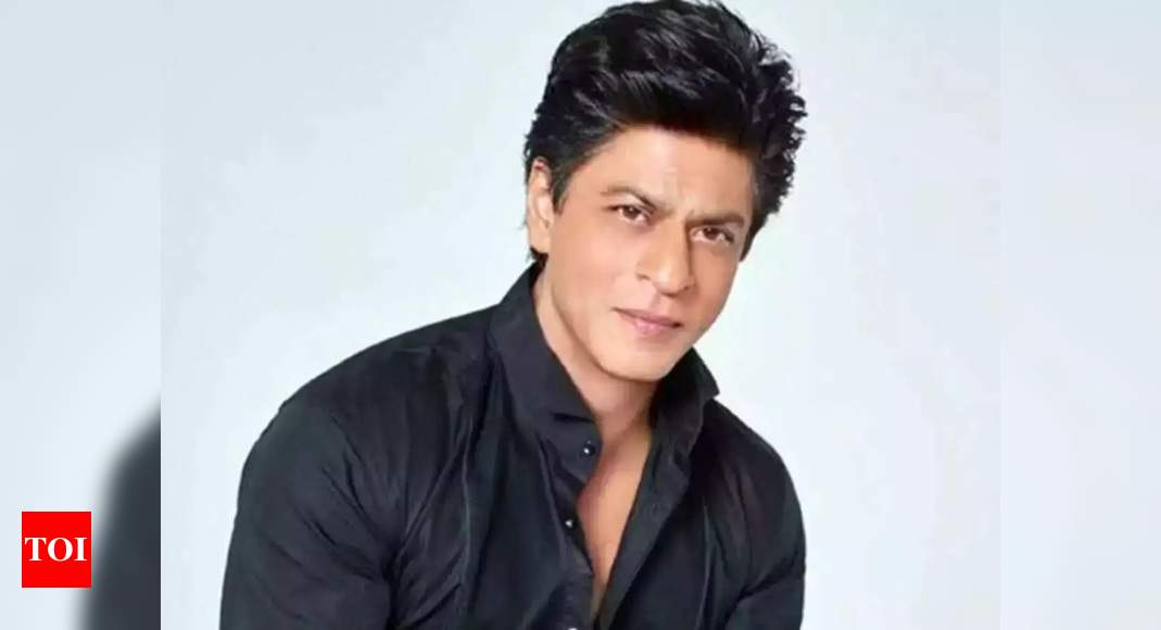 Shah Rukh Khan Wins Over The Internet With His Witty Reply To A Fan Who Quizzed Him About