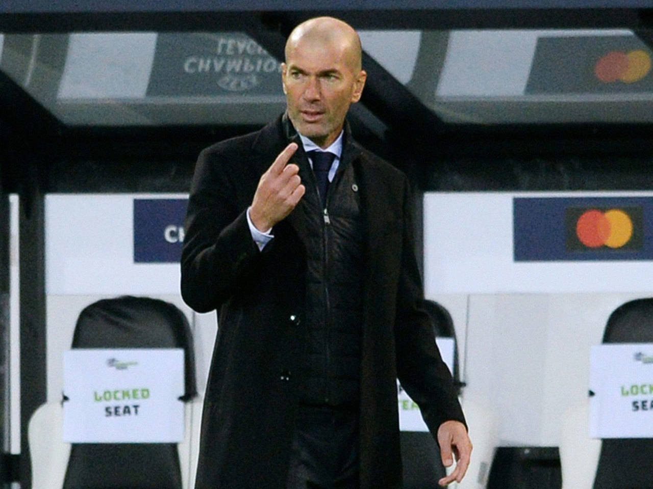 Real Madrid boss Zinedine Zidane calls for Luka Modric to shoot