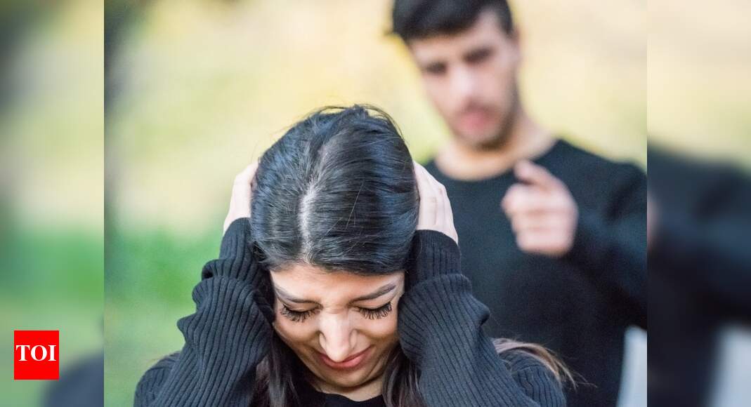 Signs your relationship can turn violent because of a toxic partner ...