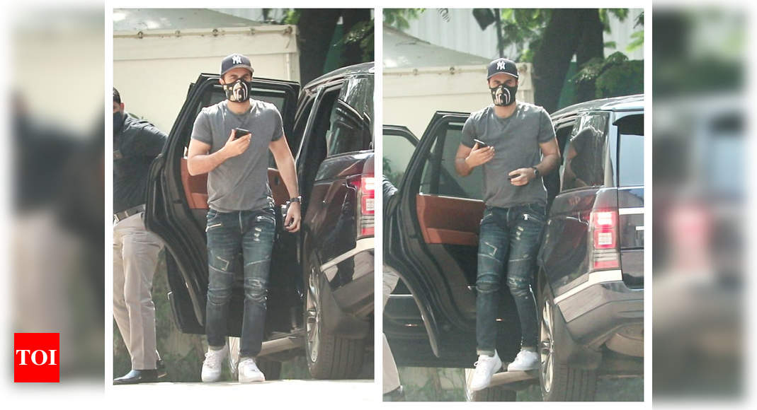 Photo: Ranbir Kapoor keeps his fashion foot forward as he steps out in the  city