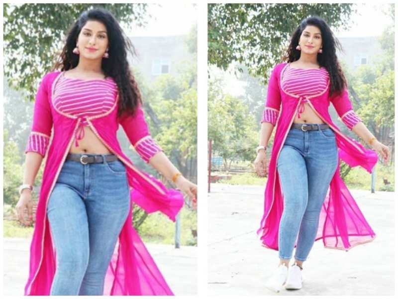 Poonam Dubey again proves herself as the stylish star in her latest ...