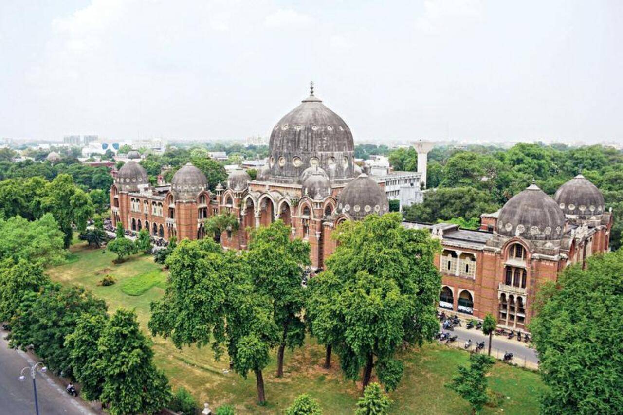 Restoration of heritage building of Faculty of Fine Arts of MS