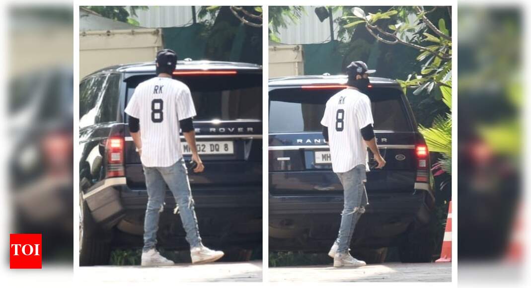Photo Ranbir Kapoor Sports A Personalized T Shirt With The Initials Rk And His Favorite Number 8 When Snapped Outside The Studio In Mumbai Hindi Movie News India News Republic india