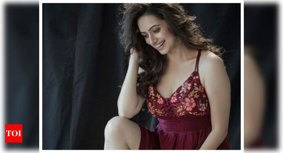 Shruti Marathe Shows Off Her Alluring Curves In Her Latest Picture