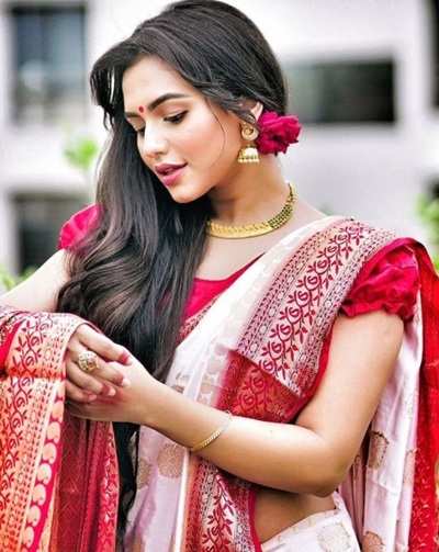 Top 13 Beautiful Banarasi Sarees For Bengali Bride