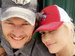 'Voice' co-stars Blake Shelton and Gwen Stefani announce their engagement with an adorable picture