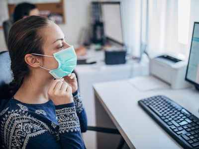 Study measures effectiveness of different face mask materials when coughing