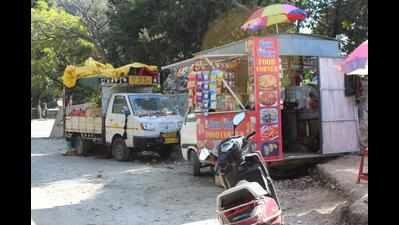Residents, shopkeepers oppose illegal mobile food vans in Mussoorie