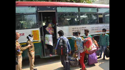 19 illegal Bangladeshis sent to Kolkata from UP for deportation