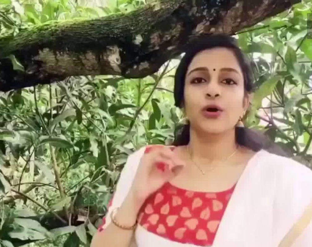 
Indulekha Warrier recites 'Jeeva Malayalam' poem
