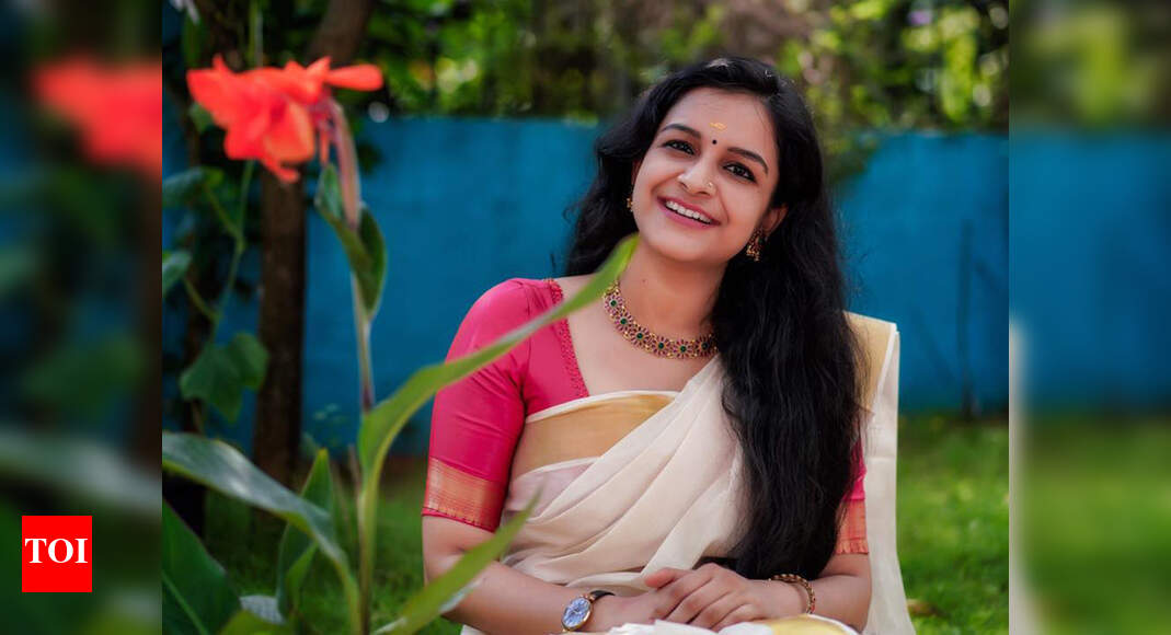 Singer Indulekha Warrier recites ‘Jeeva Malayalam’ poem Malayalam Movie News Times of India