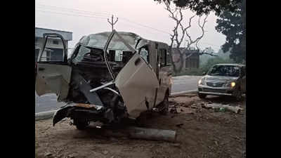 UP: 6 killed, 10 injured after van hits vehicle on Gonda-Bahraich national highway