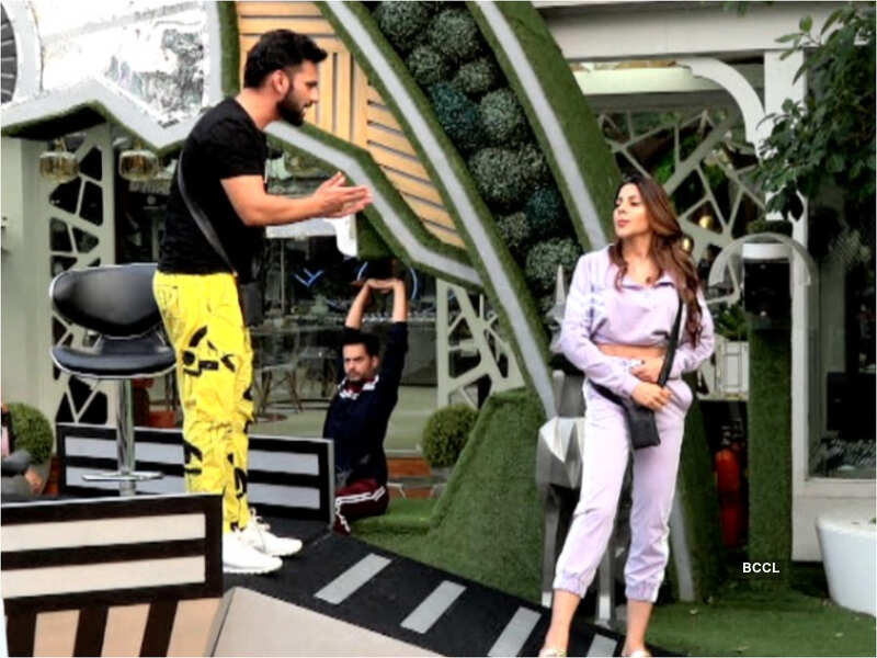 Bigg Boss 2020: Salman Khan during 'Bigg Boss 14 Weekend Ka Vaar' episode slammed Nikki Tamboli for hiding oxygen mask of Rahul Vaidya. 