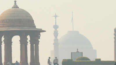 Thick haze wraps Delhi, PM2.5 shot up 10 times of safe level