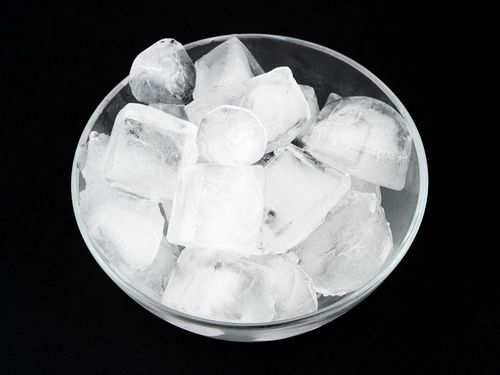 Why You Should Think Twice About Putting Ice Cubes In The Blender