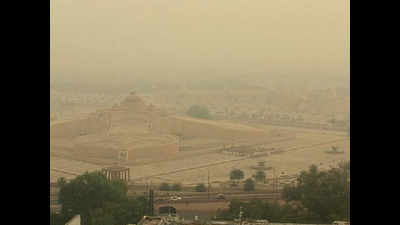 Lucknow: Smog to stay as weather is conducive to situation