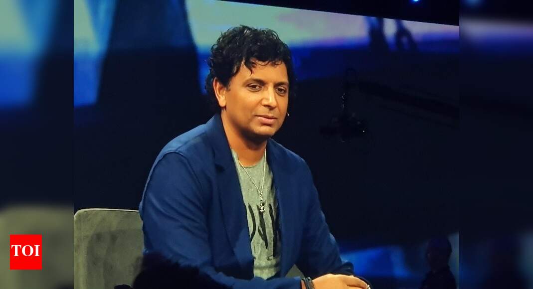 M. Night Shyamalan Bruce Willis has been a big brother English Movie