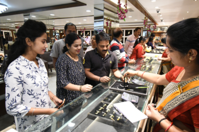 Jewellers bet on 'Dhanteras'; expect to clock 70% of last year's business