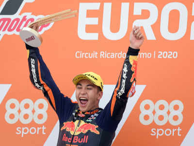 Raul Fernandez storms to maiden Moto3 victory