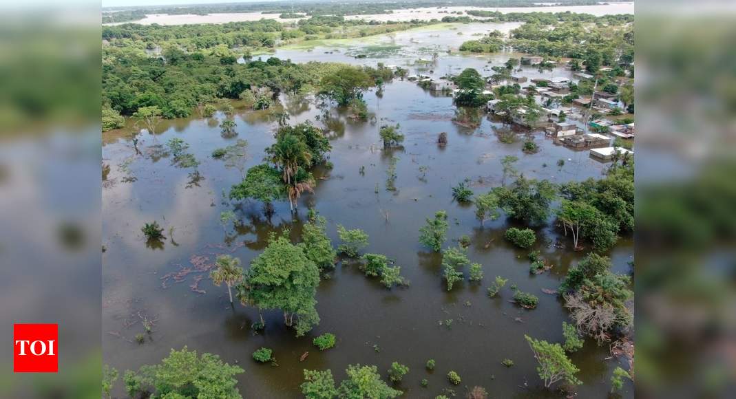 Floods in Mexico Flooding in Mexico forces 9,000 to evacuate, leaves 5